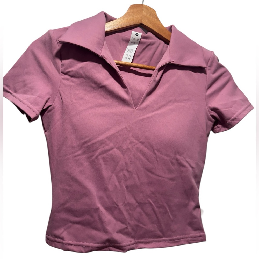 GOLD HINGE WOMEN Collared V-Neck Short Sleeve Top - COLOR : PALE BERRY